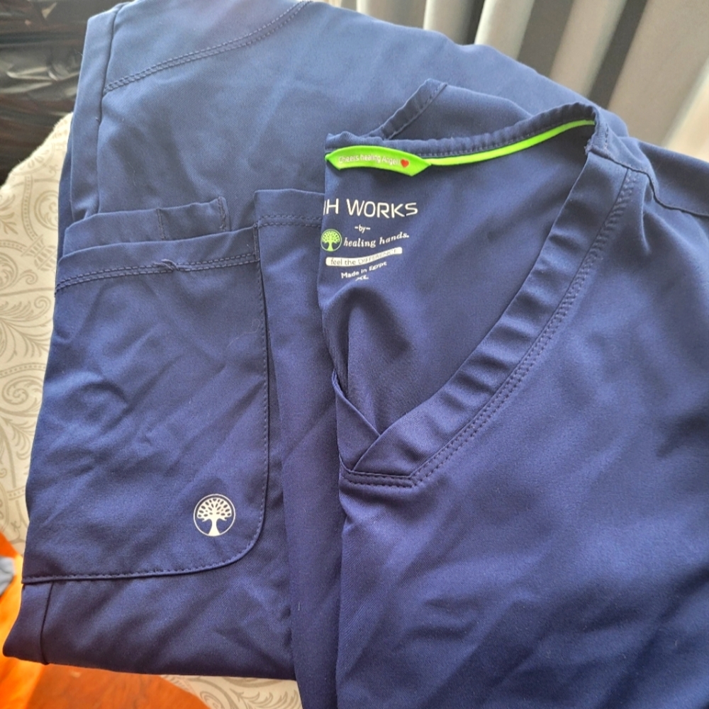 Scrub set